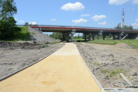 Trwa budowa drogi rowerowej po starym śladzie Wylotowej